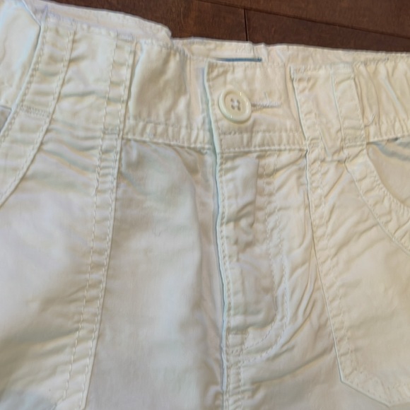 White shorts - Picture 2 of 6